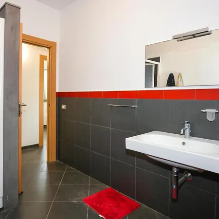 4 Bedroom Amazing In Kaukana Villaggio Azzurro