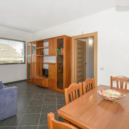4 Bedroom Amazing In Kaukana Holiday home
