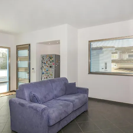 4 Bedroom Amazing In Kaukana Holiday home *