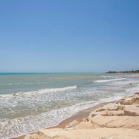4 Bedroom Amazing In Kaukana Holiday home