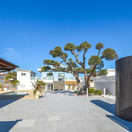 4 Bedroom Amazing In Kaukana Villaggio Azzurro